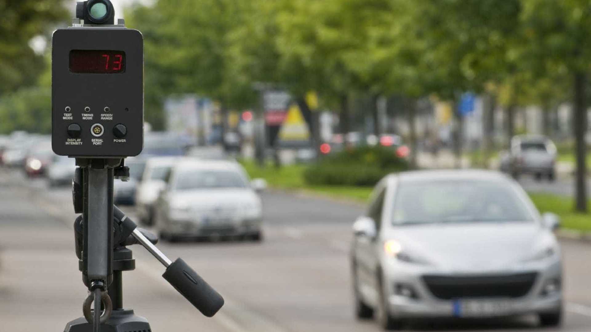 Há um novo sinal de trânsito: velocidade média vai ser apurada por novos  radares - Standvirtual Blog