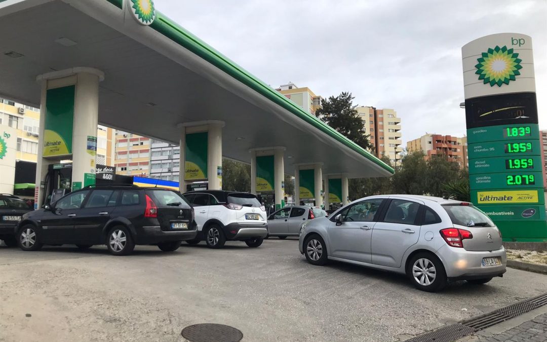 COMBUSTÍVEIS | Governo baixa ISP 2,4 cêntimos no gasóleo e 1,7 na gasolina