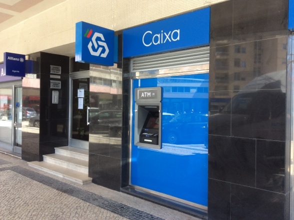 ATENÇÃO | Idosos com mais de 5 mil euros na CGD já começaram a pagar comissões bancárias em Abril